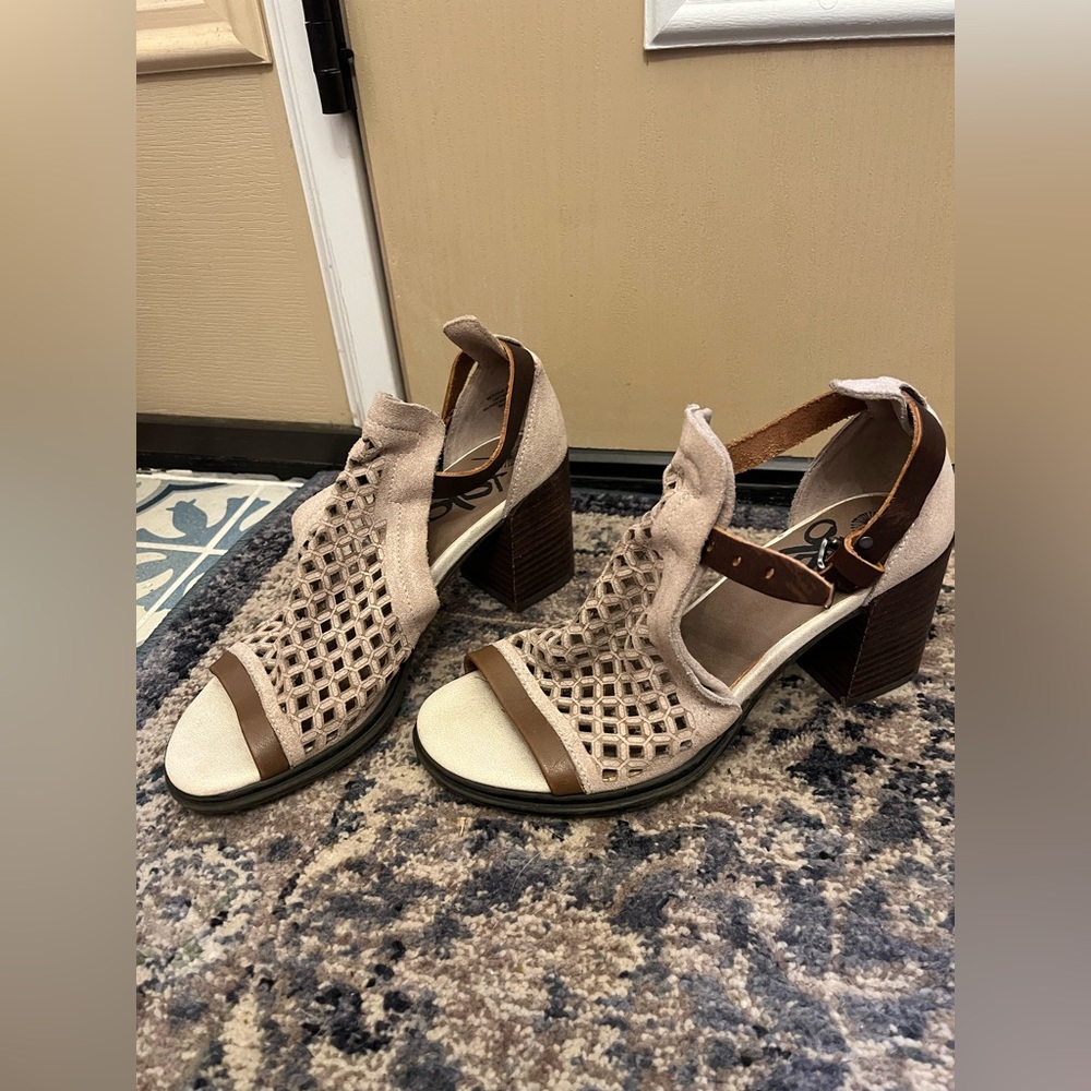 OTBT open toes heels